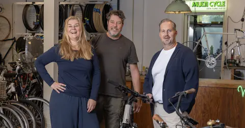 Eigenaren John's fietsenmakerij met Marc