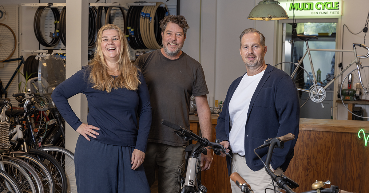 Eigenaren John's fietsenmakerij met Marc